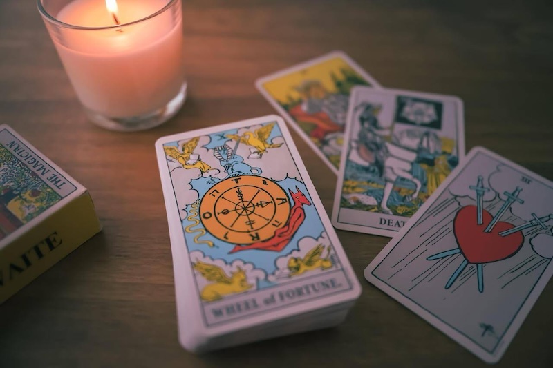 Die Zeichen von morgen lesen mit ZYMIX: Tarot, Schicksal und der Wunsch zu wissen